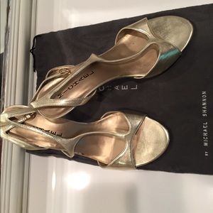 Dressy sandal shoe w small heel